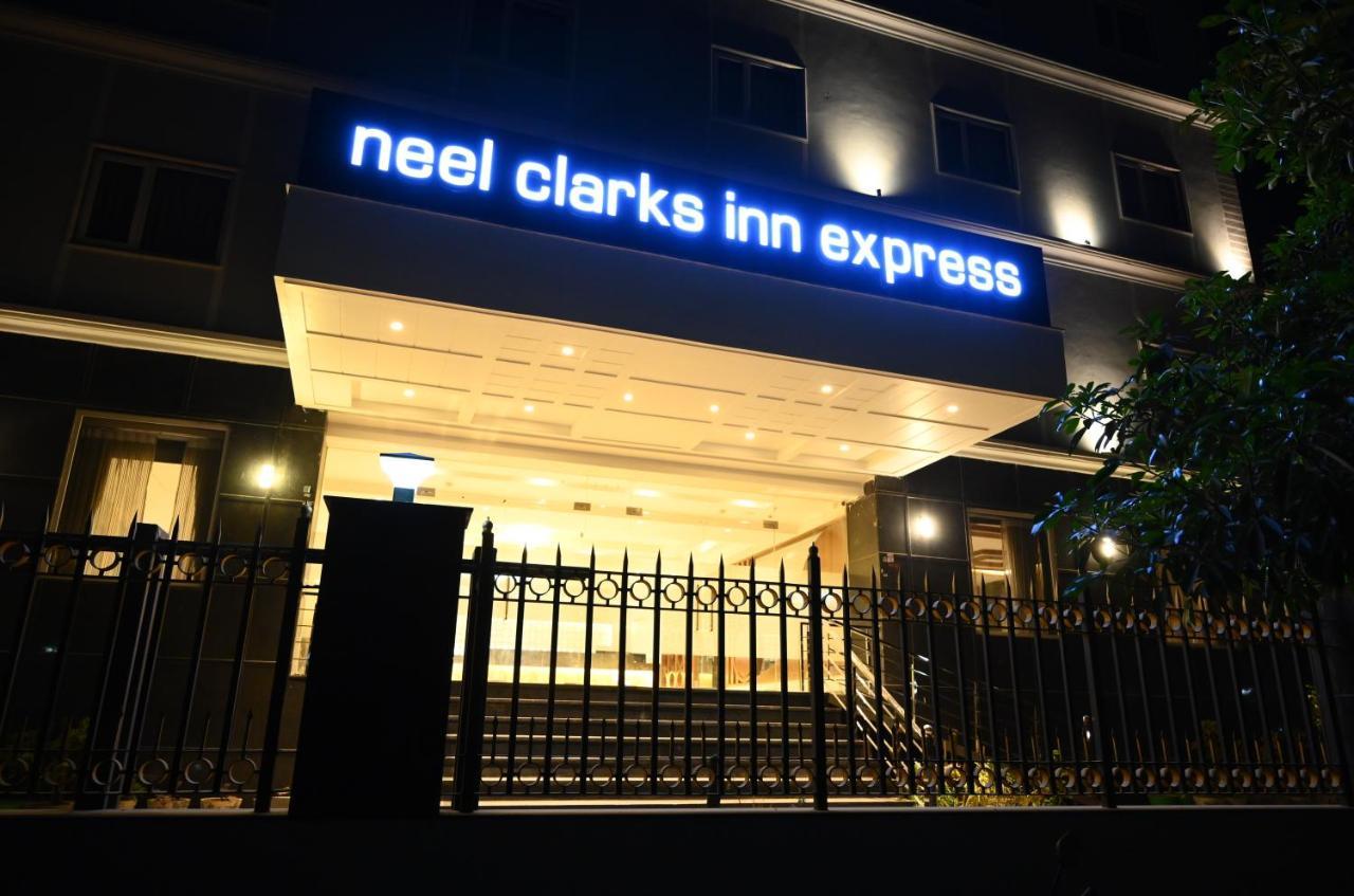 Neel Clarks Inn Express Agra  Exteriör bild