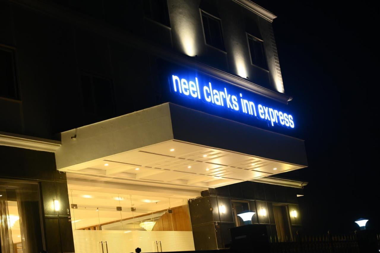 Neel Clarks Inn Express Agra  Exteriör bild