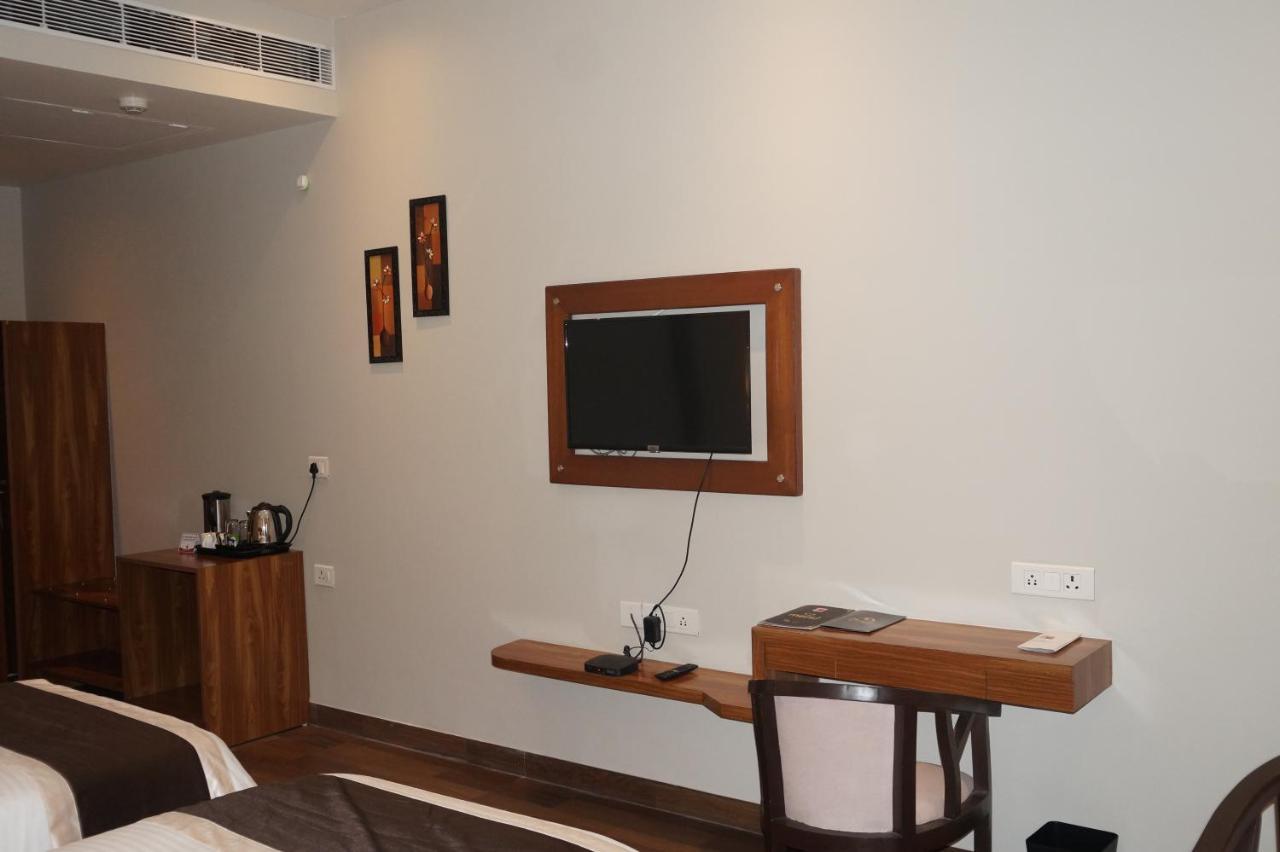 Neel Clarks Inn Express Agra  Exteriör bild